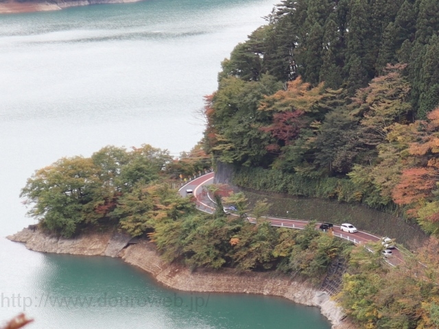 奥多摩湖畔の青梅街道の写真