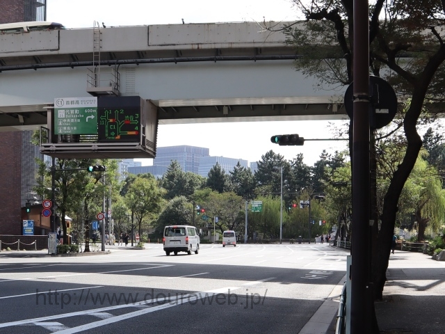 代官町通り、竹橋交差点の写真