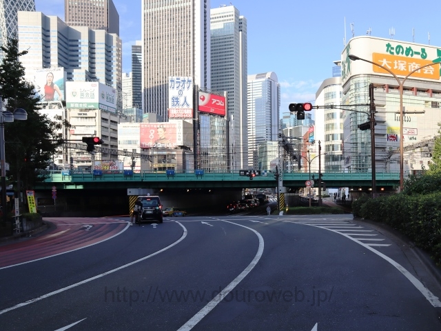 新宿大ガード東交差点の写真