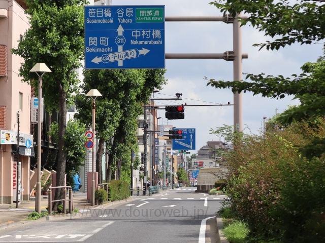 八成橋第二交差点の写真