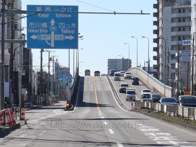 奥戸陸橋下交差点の写真