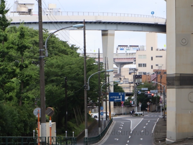 小菅中の橋北交差点の写真