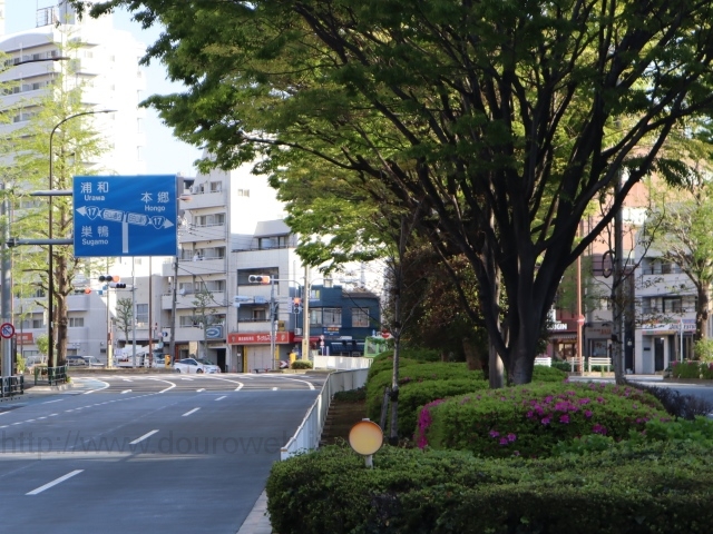 千石駅前交差点の写真
