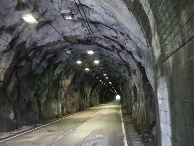 中山トンネルの坑内の写真