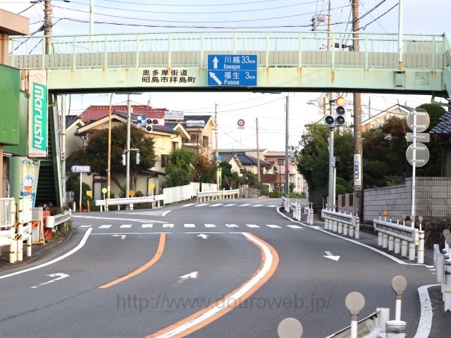 拝島三叉路交差点の写真