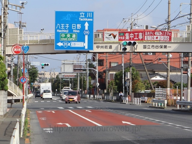 国立インター入口交差点の写真