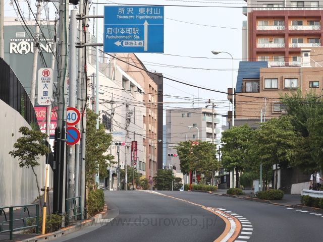府中本町駅入口交差点の写真