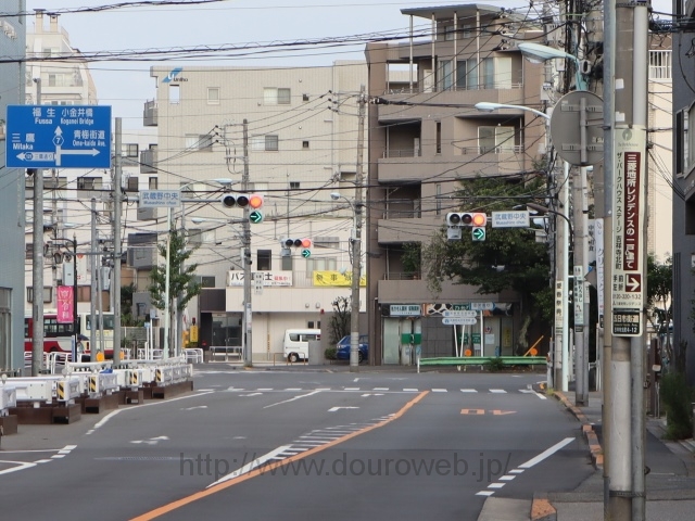 武蔵野中央交差点の写真