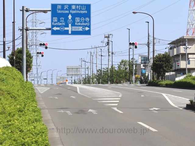 根岸病院の前の交差点の写真